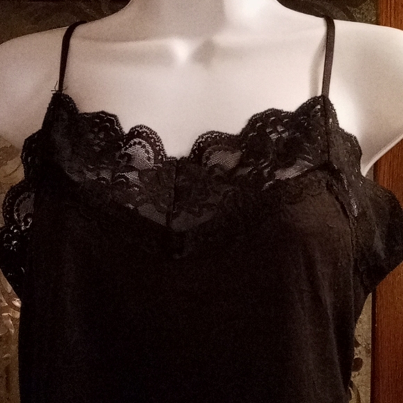 Bundle of 5, Like New, Assorted Colors, Lacey,Camisolesπ·πΉβοΈππ₯π¦ππ¦ππ¦π₯π· - Picture 13 of 16